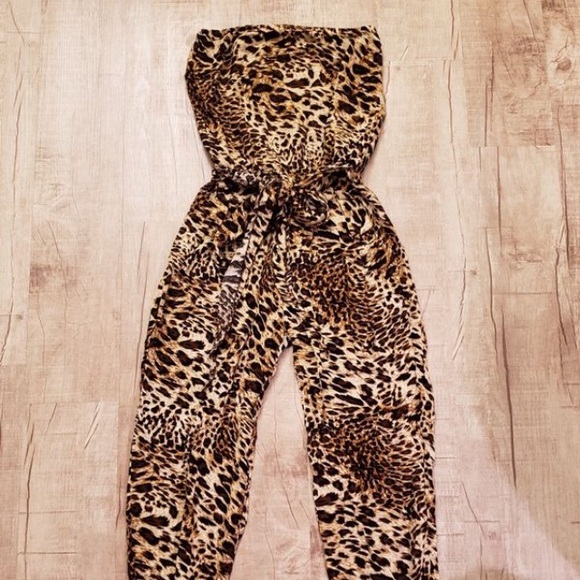 ❌ITEM SOLD❌Romper with clutch - Picture 1 of 6